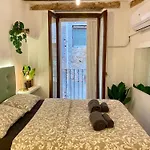 La Curiosa Del Casc Antic